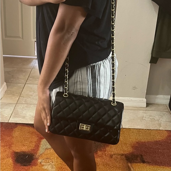 Designer inspired Black quilted flap bag with gold embellished chain - Picture 5 of 8